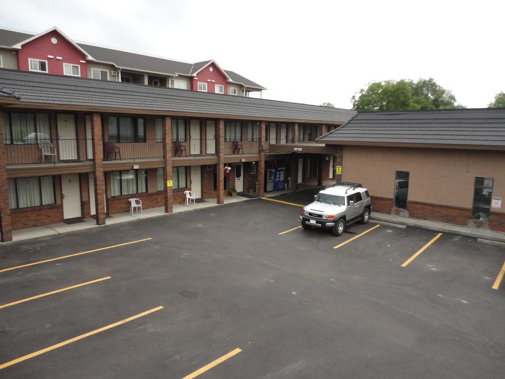 North Pointe Inn And Suites Келоуна Екстер'єр фото