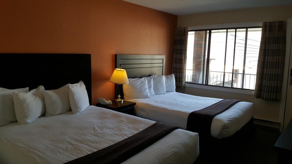 North Pointe Inn And Suites Келоуна Екстер'єр фото