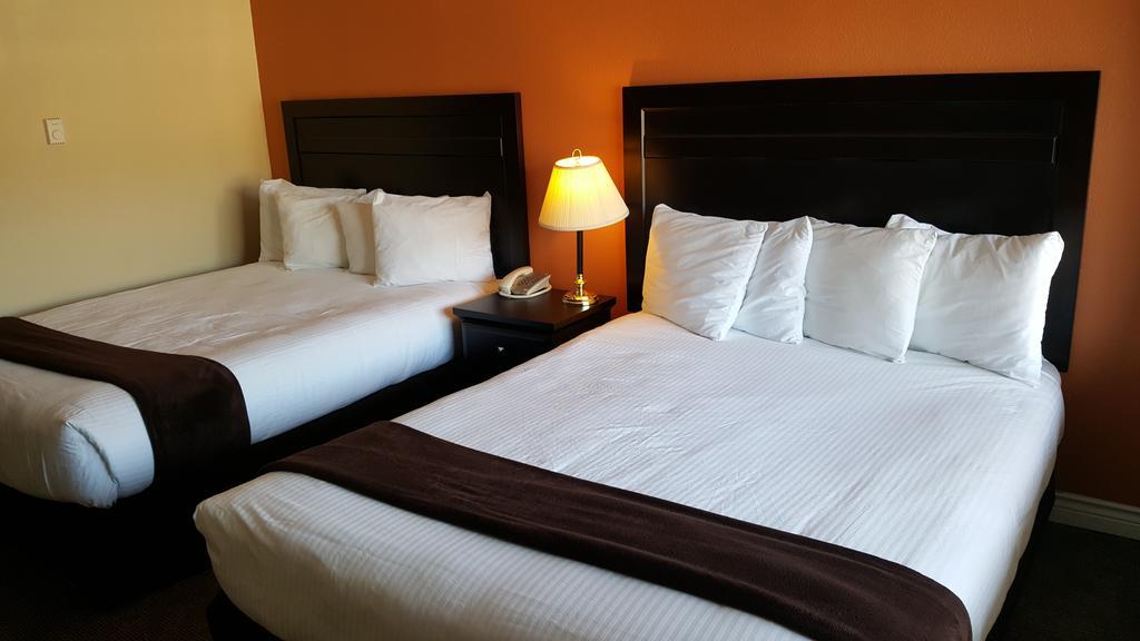 North Pointe Inn And Suites Келоуна Екстер'єр фото