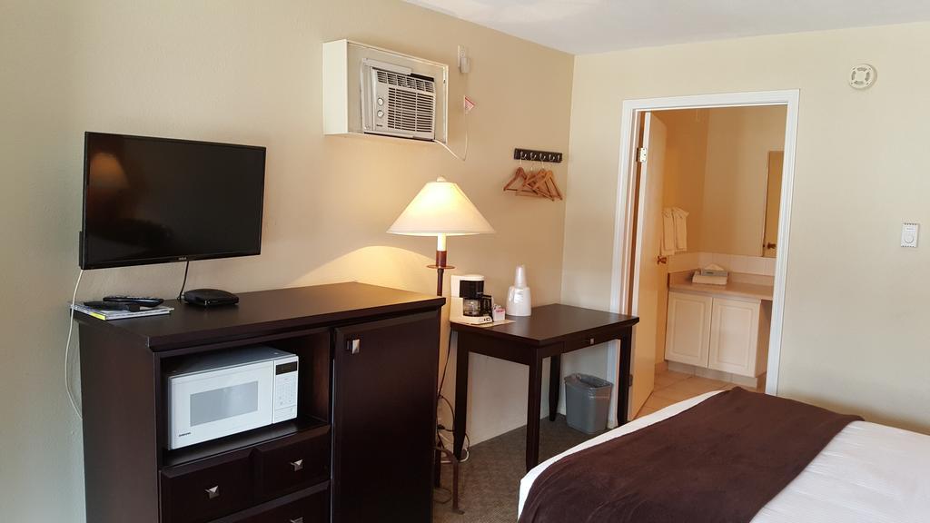 North Pointe Inn And Suites Келоуна Екстер'єр фото